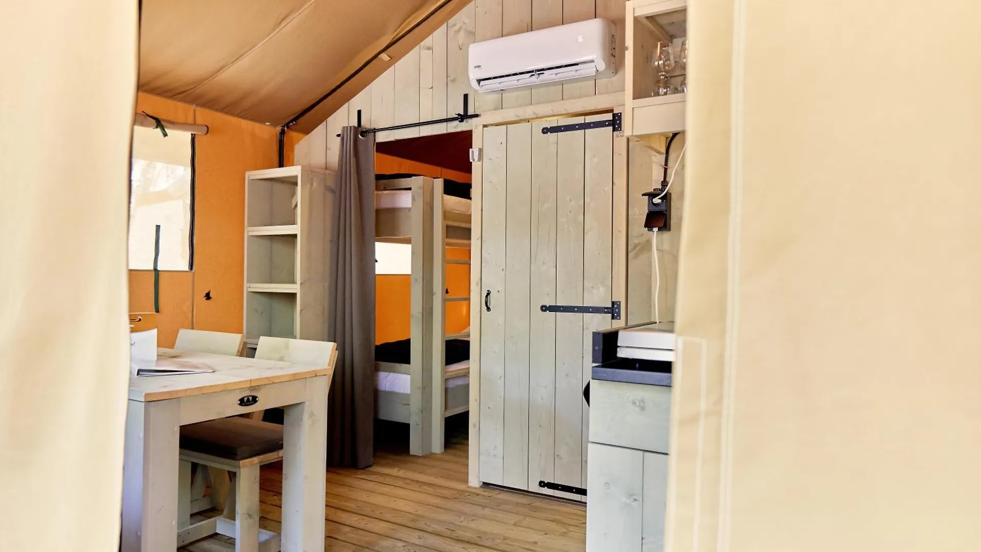 Glamping Costa Dorada Hotel Vilanova i la Geltru