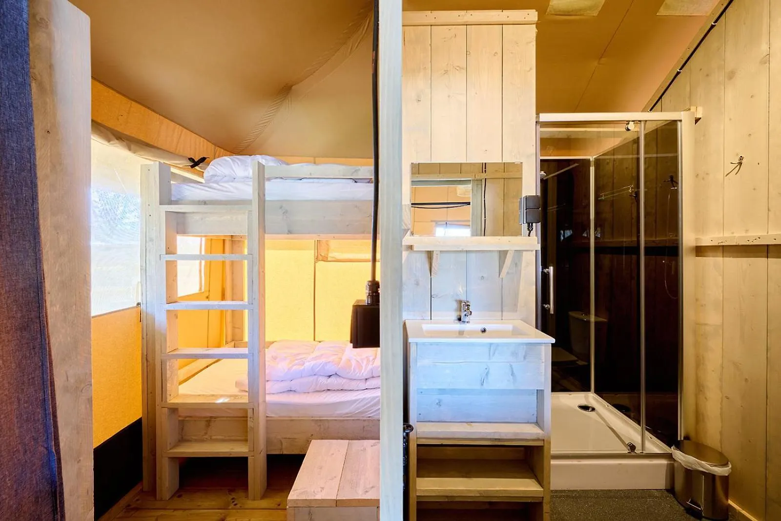 Luxury tent Glamping Costa Dorada Hotel Vilanova i la Geltru
